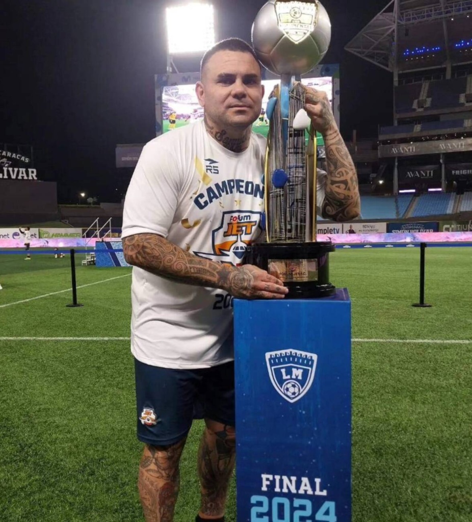 Futbolista reconoce que se vistió de franjeado para "joder" a Olimpia