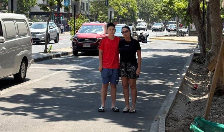 Exmodelo paraguaya denuncia maltrato de autoridades migratorias chilenas que le impidieron salir del país con su hijo