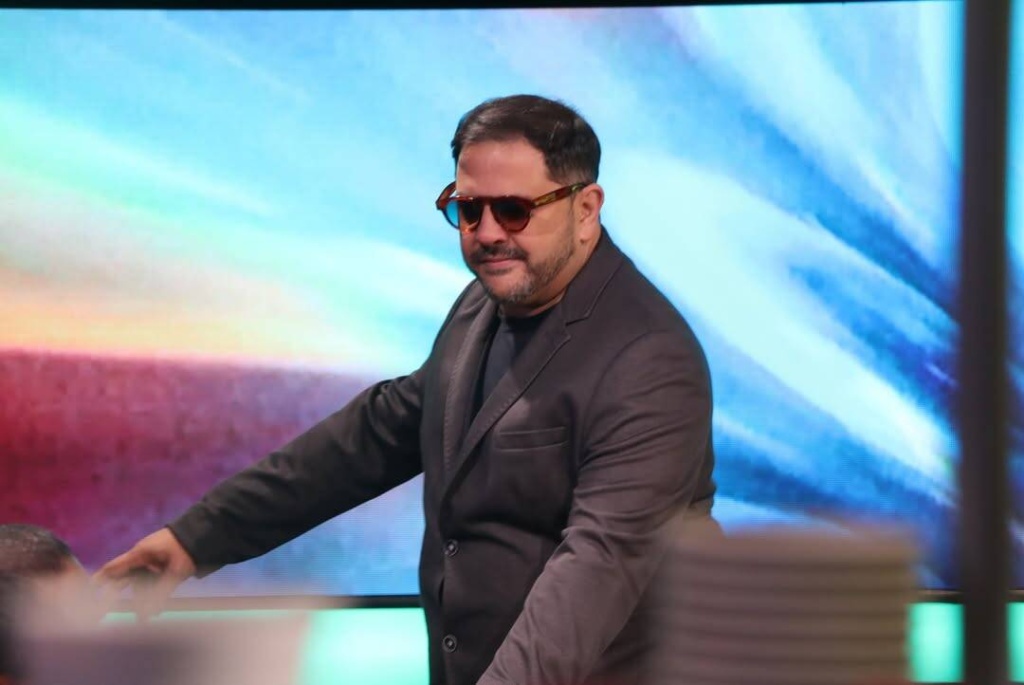 Conductor de TV se regaló con la «berenjena»