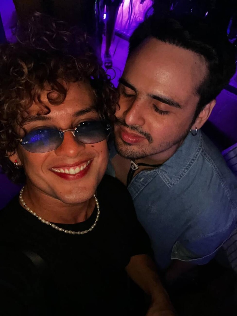 Miguel Narváez alzó  foto y causó revuelo